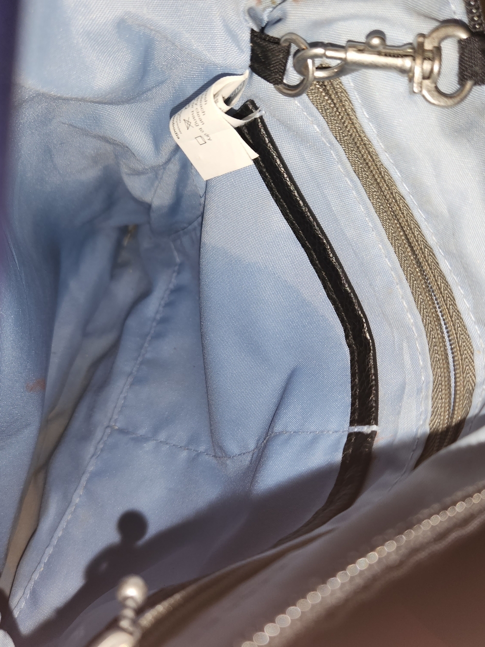 Baggallini Go Bagg with a removable RFID phone wristlet - Picture 4 of 4